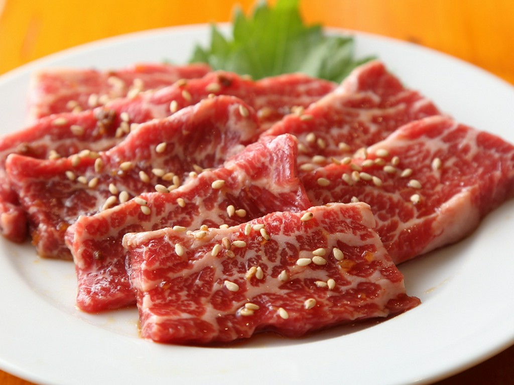 柔らかくてジューシー。誰もが注文する焼肉の王道『特選カルビ』