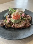 赤ワインソース（肉の旨味を引き出すソース）
山わさび醤油（香り高い山わさびの特製ソース）
特製2種おろしポン酢（梅おろし／青じそおろし）※おろしは1種類のみも可能

300g　2,948円