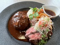 特製2種おろしポン酢（梅おろし／青じそおろし）※おろしは1種類のみも可能
＋350円（税込385円）でハンバーグを250gに変更可能です。