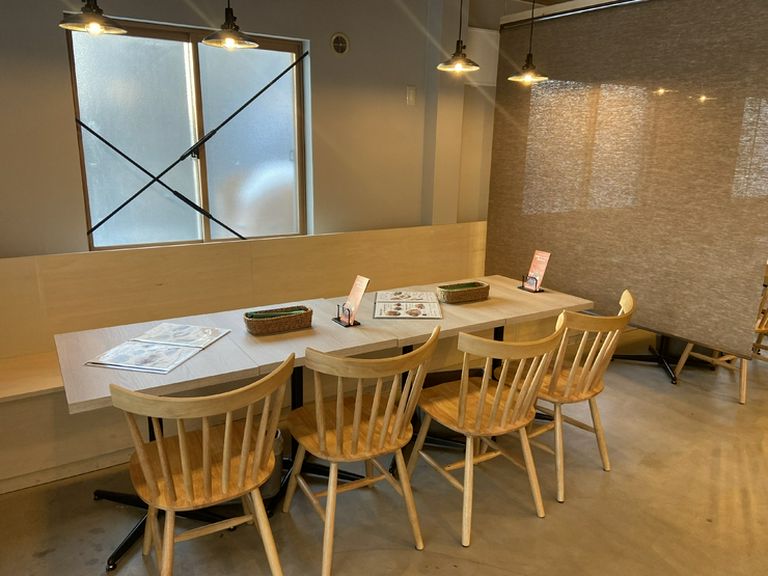 ボックス席は連結できるので、5名様以上のご利用も可能です。