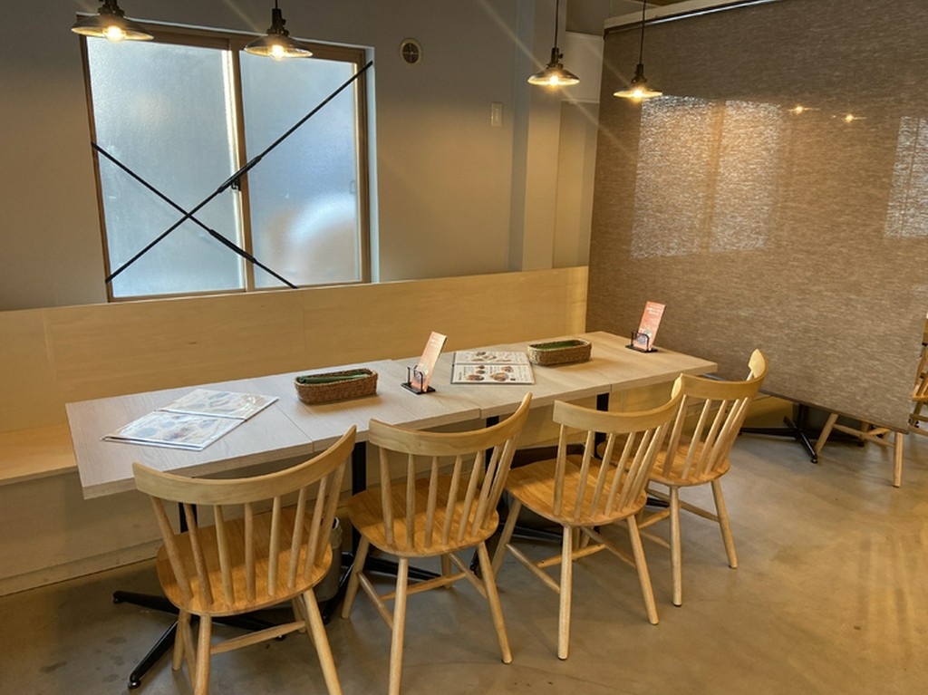 ボックス席は連結できるので、5名様以上のご利用も可能です。