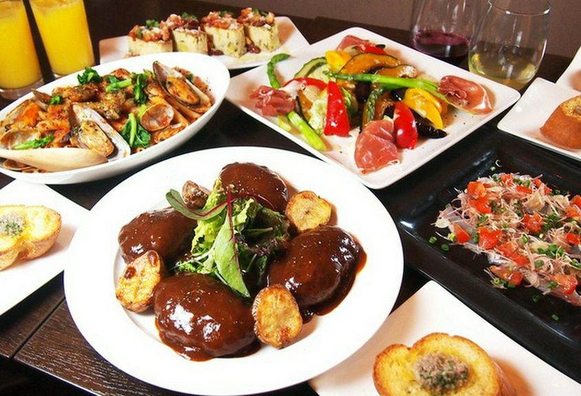 当店では、18名様以上から貸し切りも可能。内容はスタッフまで