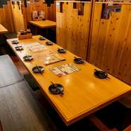 洋の雰囲気をとりいれた店内