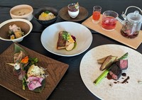 5,500円ランチコース
●先付け
●季節のコンブチャ
●魚介料理
●薪火焼き
●ととのうお菜プレート
●お食事
●甘味・SHOTOENオリジナルハーブティー
