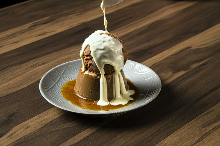 濃厚な味わいがたまらない『チョコプリンのアイスクリームのせ』