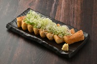 ふっくら焼き上げた油揚をたっぷりのねぎと生姜醤油でお召し上がりください。半分:528円