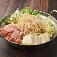 旨味たっぷり地鶏の水炊き鍋