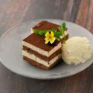 濃厚ティラミス バニラアイス添え