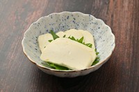 なめらかなクリームチーズを西京味噌で仕立てた和風チーズです。