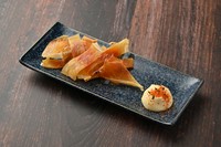 コラーゲンたっぷりのえいひれを香ばしく炙り焼きにした一品です。