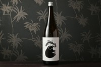 上品で爽やかな香り、口に含めば 力強い旨味とキレが特徴。自社田で蔵人自ら減農薬栽培した『出羽 燦々』を100%使用した純米吟醸酒。（2合2519円）