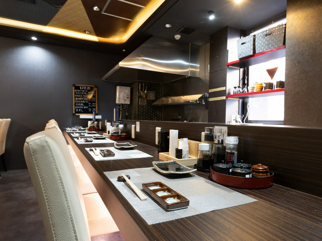 時間を忘れて過ごせる、静かな雰囲気のカウンター席