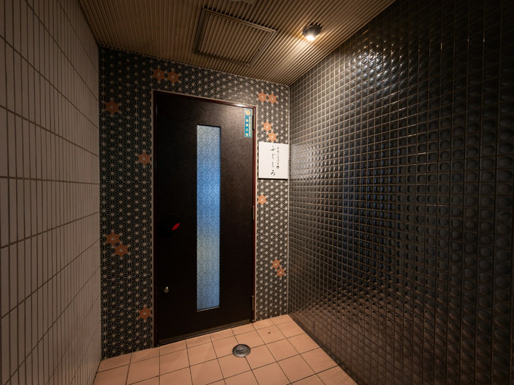 駅から徒歩圏内。落ち着きがあり、オシャレな大人の隠れ家