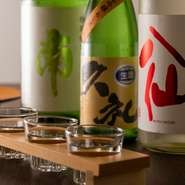 日本酒好きにはたまらない季節の三種飲み比べや、土佐の地酒の土佐鶴を始め、桂月・久礼・亀泉など多く取り寄せています。