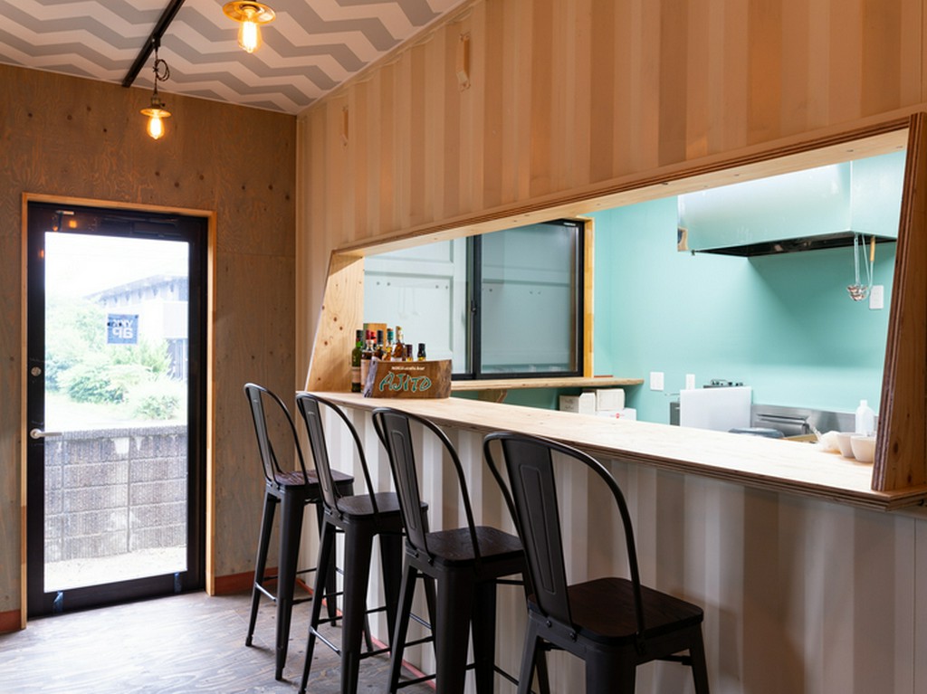 カウンター席があり、お一人様でも気軽に利用可能