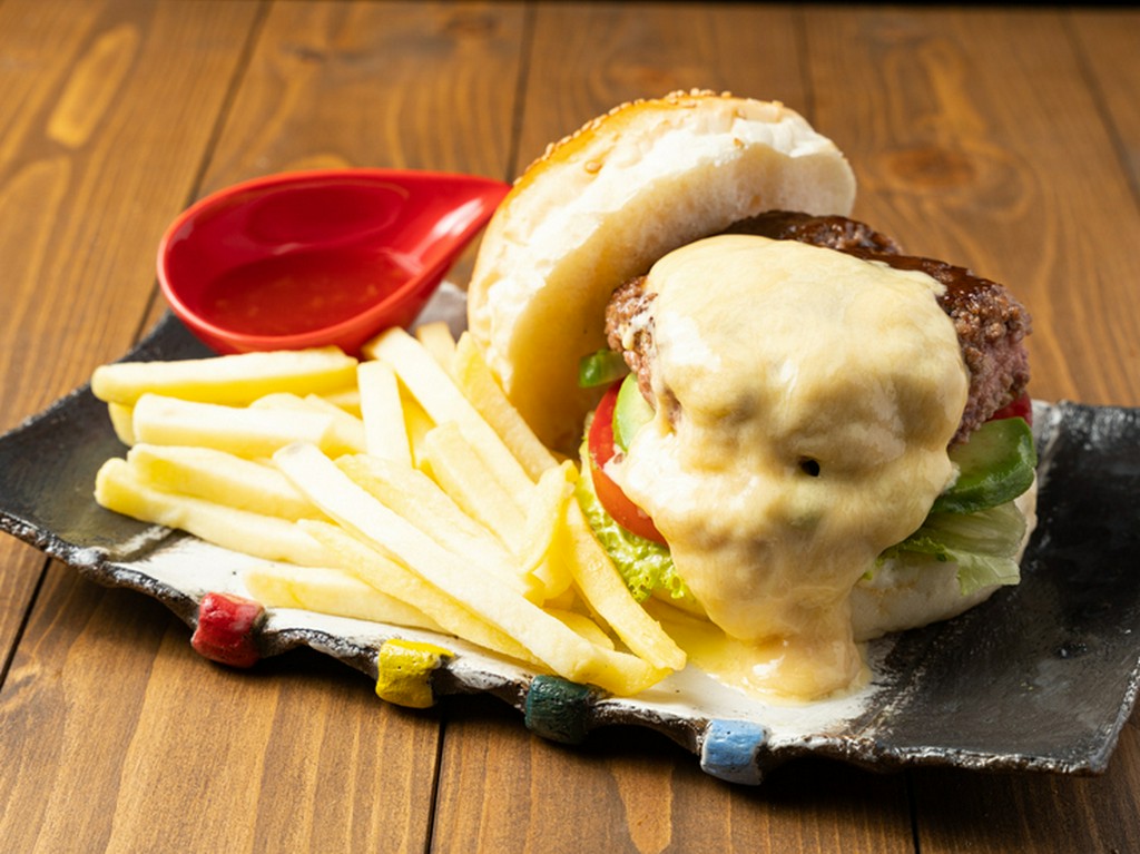 ランチに人気の『AJITOのベーシックハンバーガー』