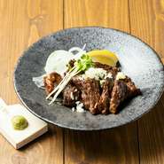 牛ハラミ肉をオリジナルの濃いめのタレに漬け込んでます。肉でお酒が飲みたい方、ご飯のお供が欲しい方に是非オススメです‼︎（150g）