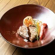 宮崎産の黒毛和牛サーロインステーキ。リッチなランチを堪能したい、記念日などにいいお肉を食べたい！そんな時におすすめのお肉です。