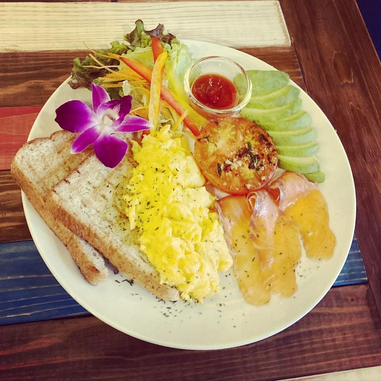 サーファーのモーニングプレート