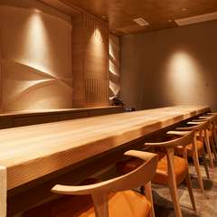 琉球ガラスを散りばめた左官アートが美しいパワースポット