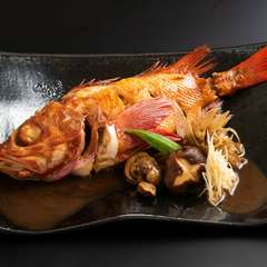 【ゐ乃上】を代表する味。看板メニューの『キンキの煮付け』