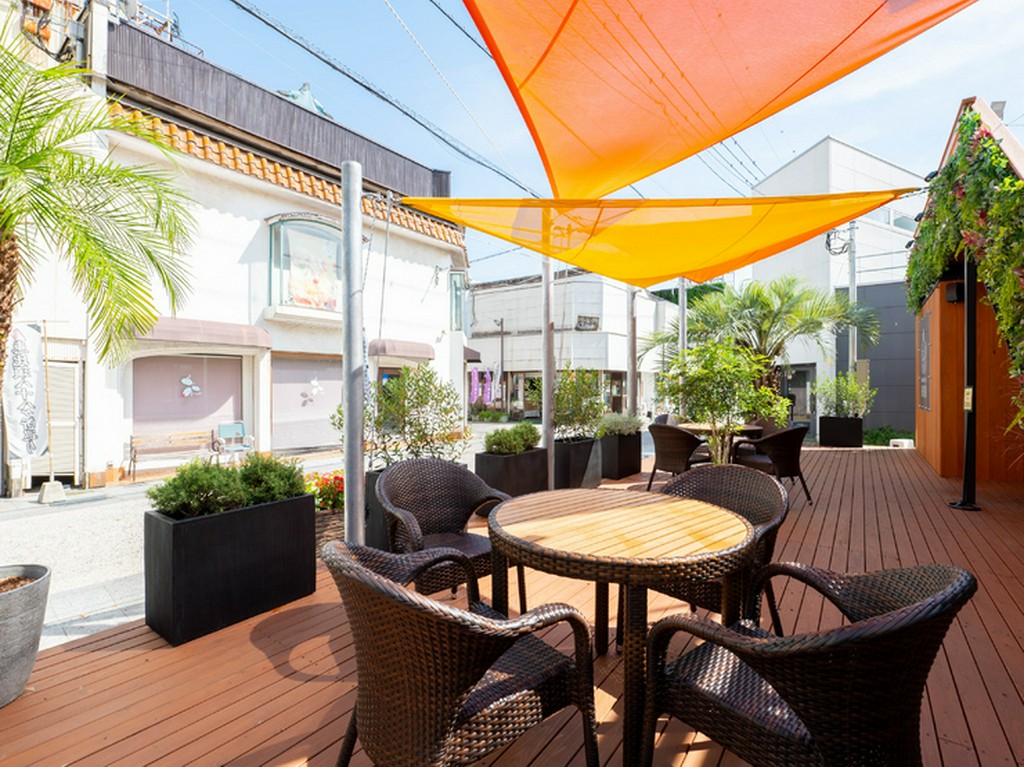 愛犬と一緒にリフレッシュできる1Fのテラス席