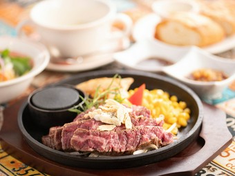 圧倒的なオーダー率を誇る、人気No.1の『ハラミステーキ』