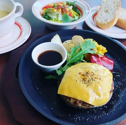 贅沢な佐賀牛をブレンドした『EBISU 佐賀牛ハンバーグ』