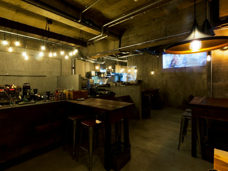 2人の大切なひとときを包んでくれる、落ち着いた大人空間