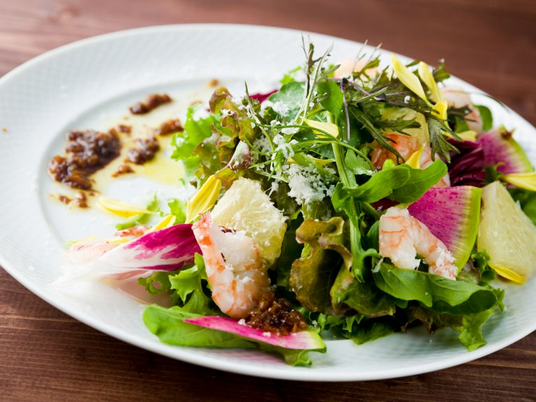 エビとルッコラとグレープフルーツのサラダ