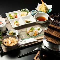 “炊き立て”の熱々ご飯が食欲をそそる『釜めし膳』