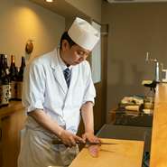 ゲスト一人ひとりに合わせた料理を提供。例えば魚であれば調理法をゲスト自ら選べるのだとか。個室にはその日の食材に合わせたオススメの調理法が書かれた案内が置かれているので、安心してオーダーできます。