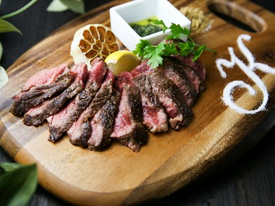 和様式美モダンスタイルの店内で、こだわりの料理で特別なひと時