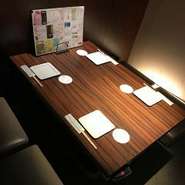 2名から予約可能な半個室と大きな完全個室も