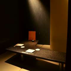 2名から予約可能な半個室と大きな完全個室も