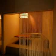 様々な利用シーンでご利用頂けるよう、お席をご用意。カジュアルなデートに最適な静かにお食事頂ける雰囲気です。
