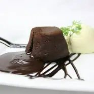 【KICHIRI】No1のデザートメニュー。とろりと溶けたチョコレートの濃厚な味わいがまた食べたくなる！！リピート率もナンバーワン！！