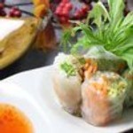 しっかりとスモークされ旨味の凝縮されたぶりを中華料理のよだれ鶏風にアレンジ。山椒、唐辛子を黒酢と合わせ、痺れるピリ辛ダレに。隠し味にピーナッツバターでコクをプラスし、ぶりスモークの風味を引き立てます
