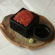 名物！！たたきマグロの枡いくら飯