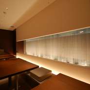 和様式美モダンスタイルの【KICHIRI 千里中央】。おしゃれな和の雰囲気を感じる店内で旬の食材を楽しみながら特別なひと時をお楽しみ頂けます。