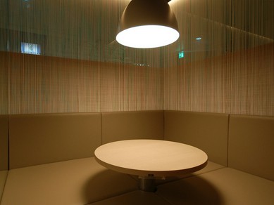 2名から予約可能な半個室と大きな完全個室も