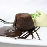 【KICHIRI】で大人気のデザート！！とろりと溶けたチョコレートの濃厚な味わいがまた食べたくなること間違いなし！！