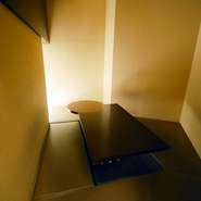 ラグジュアリーかつ落ち着いた、デザイナーズマンションのような空間が自慢の【KICHIRI三宮サンキタ通り店】。女性が寛げる空間は、デートや女子会等のプライベート利用にもぴったり。お洒落にお食事を楽しんで。
