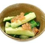 紀州南高梅の爽やかな酸味ときゅうりのパリパリ感がヤミツキに。