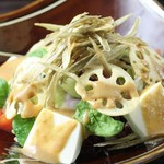 国産丸大豆を使用し、昔ながらの濃厚かつあっさりとした大豆本来の風味が味わえます。