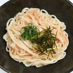 風味豊かな唐辛子で仕込んだ明太子は一粒一粒が口の中で弾ける食感。口の中で広がる旨味、すっきりとした辛さがうどんによく絡みます