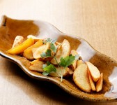 クリーミーで濃厚な味わいの牡蠣フライと相性抜群のタルタルソースで召し上がれ！！