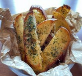 ブランド鶏の博多地鶏を生ハムにして、和風のカルパッチョに仕上げました