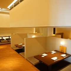 和様式美モダンスタイルの店内で、こだわりの料理で特別なひと時