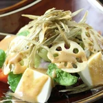 国産丸大豆を使用し、昔ながらの濃厚かつあっさりとした大豆本来の風味が味わえます。